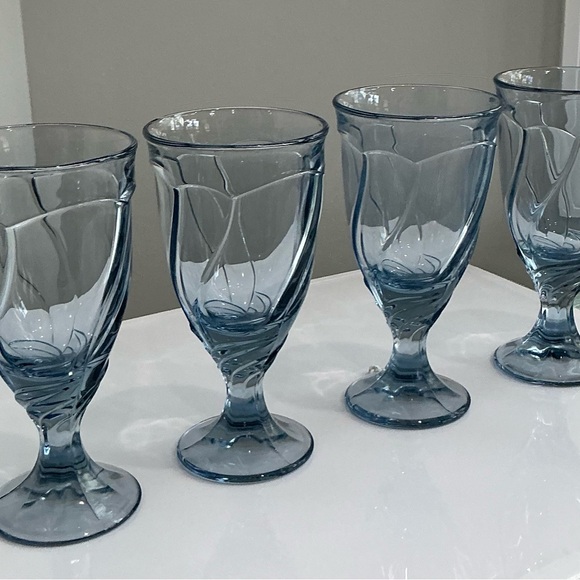 Set of 4 Vintage Noritake Swirl Ice Blue Thick Stemmed Wine or Drinking Glasses - Picture 7 of 11